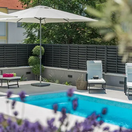 Franica Apartment *