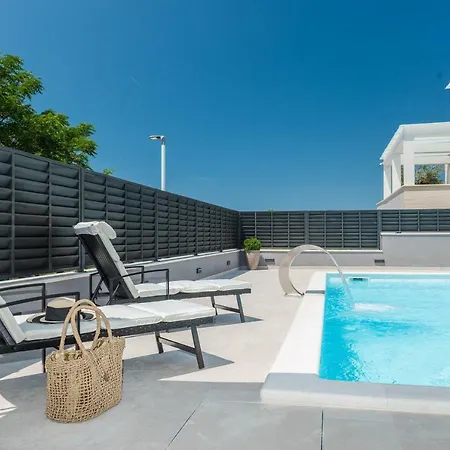 Franica Apartment *